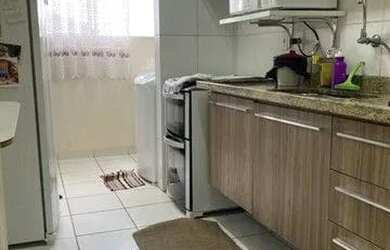 Imagem: O apartamento possui 2 Dormitórios, 1 Banheiro, 1 Vaga na garagem