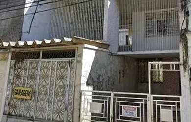 Imagem: A casa possui 5 Dormitórios, 3 Banheiros, 2 Vagas na garagem