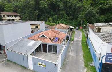 Imagem: A casa possui 2 Dormitórios, 2 Banheiros, 3 Vagas na garagem