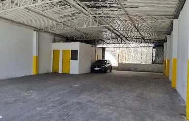 Imagem: O depósito possui 3 Vagas na garagem e 250m² de Área e está