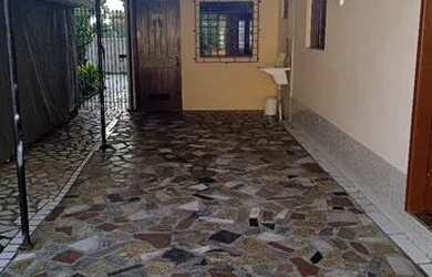 Imagem: A casa possui 3 Dormitórios, 1 Banheiro, 1 Vaga na garagem