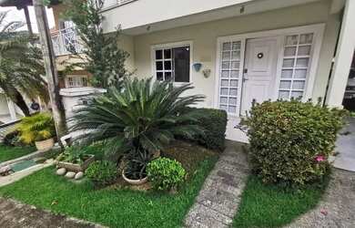 Imagem: A casa em condomínio possui 4 Dormitórios, 4 Banheiros, 3