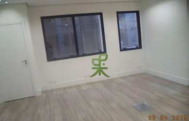 Imagem: O depósito possui 1 Vaga na garagem, 37m² de Área e está