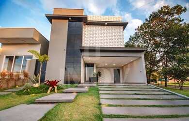 Imagem: A casa em condomínio possui 3 Dormitórios, 2 Banheiros, 4