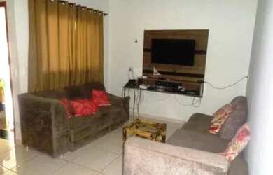 Imagem: A casa possui 2 Dormitórios, 2 Banheiros, 2 Vagas na garagem