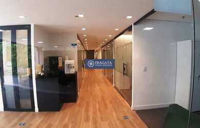 Imagem: O depósito possui 5 Vagas na garagem e 385m² de Área e está