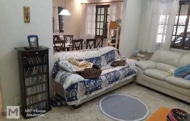 Imagem: A casa possui 2 Dormitórios, 3 Banheiros, 2 Vagas na garagem