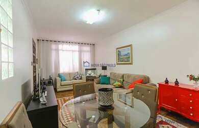 Imagem: A casa possui 2 Dormitórios, 2 Banheiros, 2 Vagas na garagem