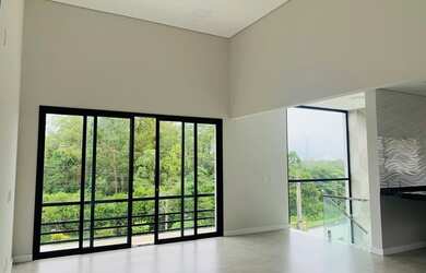 Imagem: A casa em condomínio possui 3 Dormitórios, 4 Banheiros, 4