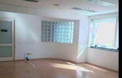 Imagem: O depósito possui 5 Vagas na garagem, 215m² de Área e está