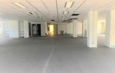 Imagem: O depósito possui 5 Vagas na garagem, 571m² de Área e está