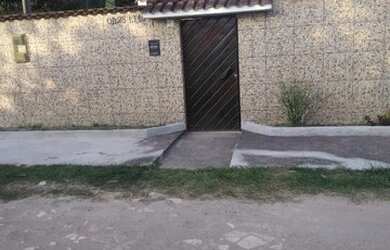 Imagem: A casa possui 3 Dormitórios, 3 Banheiros, 2 Vagas na garagem