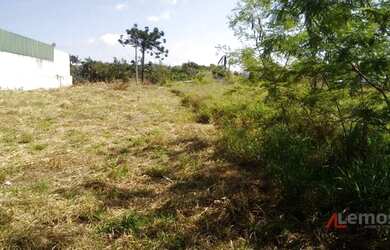 Imagem: O terreno possui 900m² de Área e está localizado em Loteamento