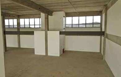 Imagem: O depósito possui 5 Vagas na garagem, 150m² de Área e está