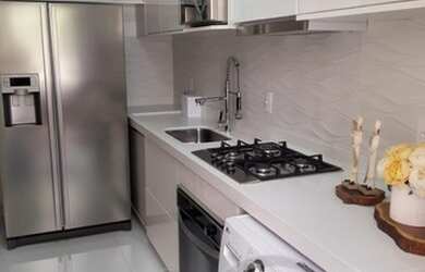 Imagem: O apartamento possui 2 Dormitórios, 1 Banheiro, 1 Vaga na garagem