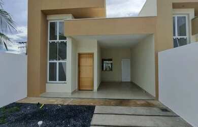 Imagem: A casa possui 2 Dormitórios, 1 Banheiro, 2 Vagas na garagem