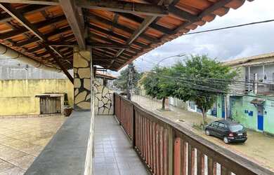 Imagem: A casa possui 3 Dormitórios, 3 Banheiros, 180m² de Área e