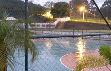 Imagem: O terreno possui 240m² de Área e está localizado em Caxito