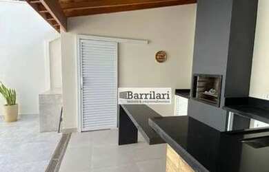 Imagem: A casa em condomínio possui 3 Dormitórios, 2 Banheiros, 1