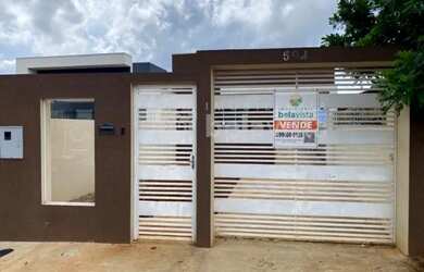 Imagem: A casa possui 3 Dormitórios, 1 Banheiro, 2 Vagas na garagem