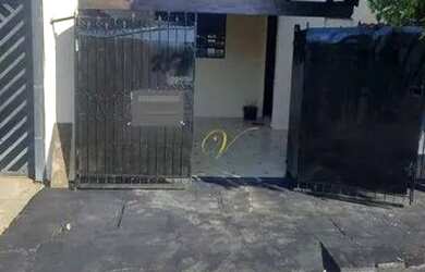 Imagem: A casa para alugar possui 2 Dormitórios, 2 Banheiros, 1 Vaga