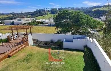 Imagem: A casa em condomínio possui 3 Dormitórios, 3 Banheiros, 350m²