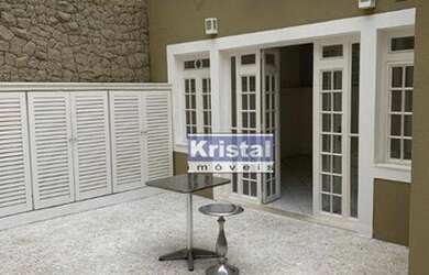 Imagem: O depósito possui 2 Vagas na garagem, 190m² de Área e está