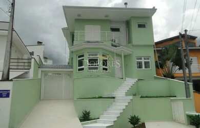 Imagem: A casa em condomínio possui 4 Dormitórios, 4 Banheiros, 280m²