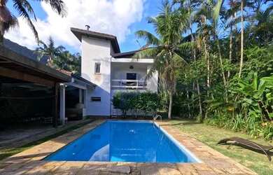 Imagem: A casa possui 5 Dormitórios, 5 Banheiros, 5 Vagas na garagem