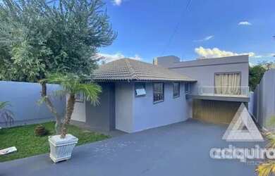 Imagem: A casa possui 3 Dormitórios, 2 Banheiros, 2 Vagas na garagem