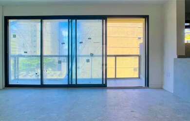 Imagem: O apartamento possui 3 Dormitórios, 1 Banheiro, 1 Vaga na garagem