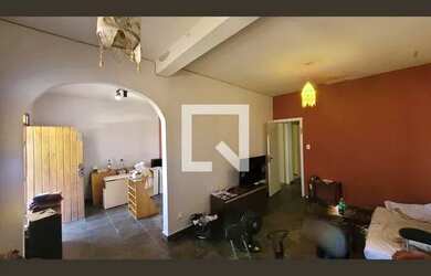 Imagem: A casa possui 3 Dormitórios, 2 Banheiros, 1 Vaga na garagem