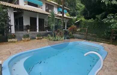 Imagem: A casa em condomínio possui 4 Dormitórios, 5 Banheiros, 4