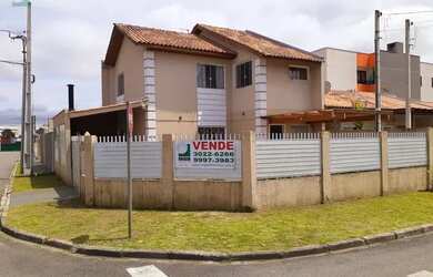 Imagem: A casa possui 3 Dormitórios, 3 Banheiros, 4 Vagas na garagem