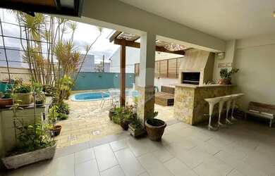 Imagem: A casa em condomínio possui 3 Dormitórios, 4 Banheiros, 3