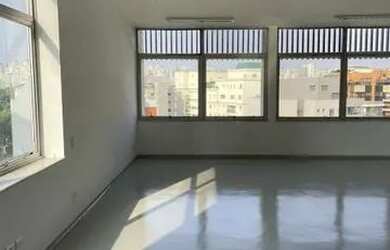 Imagem: O depósito possui 5 Vagas na garagem, 338m² de Área e está