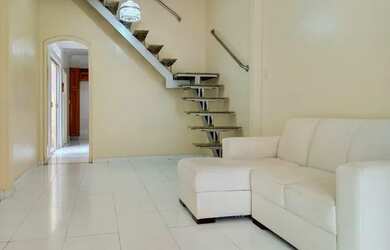 Imagem: A casa possui 4 Dormitórios, 2 Banheiros, 1 Vaga na garagem