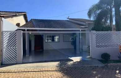 Imagem: A casa em condomínio possui 4 Dormitórios, 4 Banheiros, 2