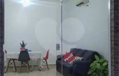 Imagem: A casa possui 4 Dormitórios, 1 Banheiro, 2 Vagas na garagem