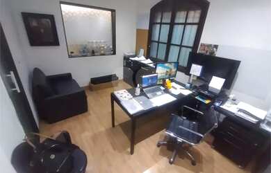 Imagem: A casa possui 2 Dormitórios, 2 Banheiros, 3 Vagas na garagem