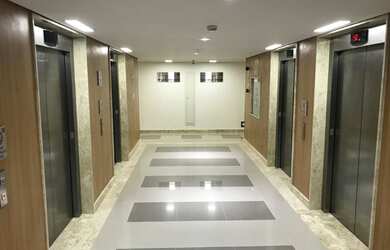 Imagem: A casa possui 1 Dormitório, 1 Banheiro, 1 Vaga na garagem