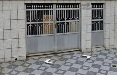 Imagem: A casa possui 3 Dormitórios, 1 Banheiro, 1 Vaga na garagem