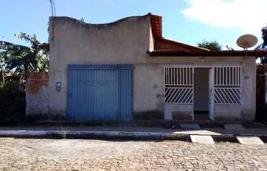 Imagem: A casa possui 2 Dormitórios, 1 Banheiro e 1 Vaga na garagem