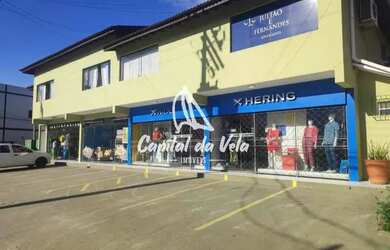 Imagem: O depósito possui 5 Vagas na garagem, 374m² de Área e está