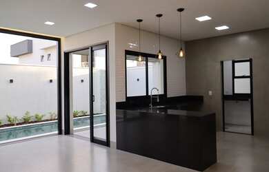 Imagem 2: Casa de condomínio para venda tem 187 metros quadrados com 3 quartos em Novo Mundo - Uberl