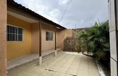 Imagem: A casa possui 3 Dormitórios, 3 Banheiros, 2 Vagas na garagem