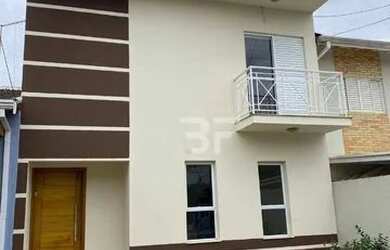 Imagem: A casa em condomínio possui 3 Dormitórios, 3 Banheiros, 2