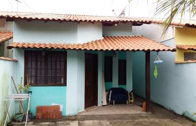 Imagem: A casa possui 2 Dormitórios, 2 Banheiros, 3 Vagas na garagem