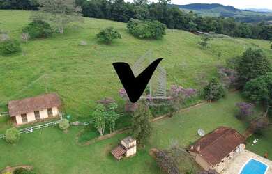 Imagem: A fazenda possui 181.500m² de Área, Lareira e está localizado