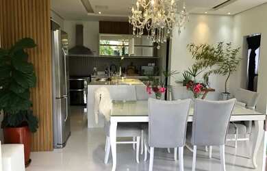 Imagem: A casa em condomínio possui 4 Dormitórios, 3 Banheiros, 4